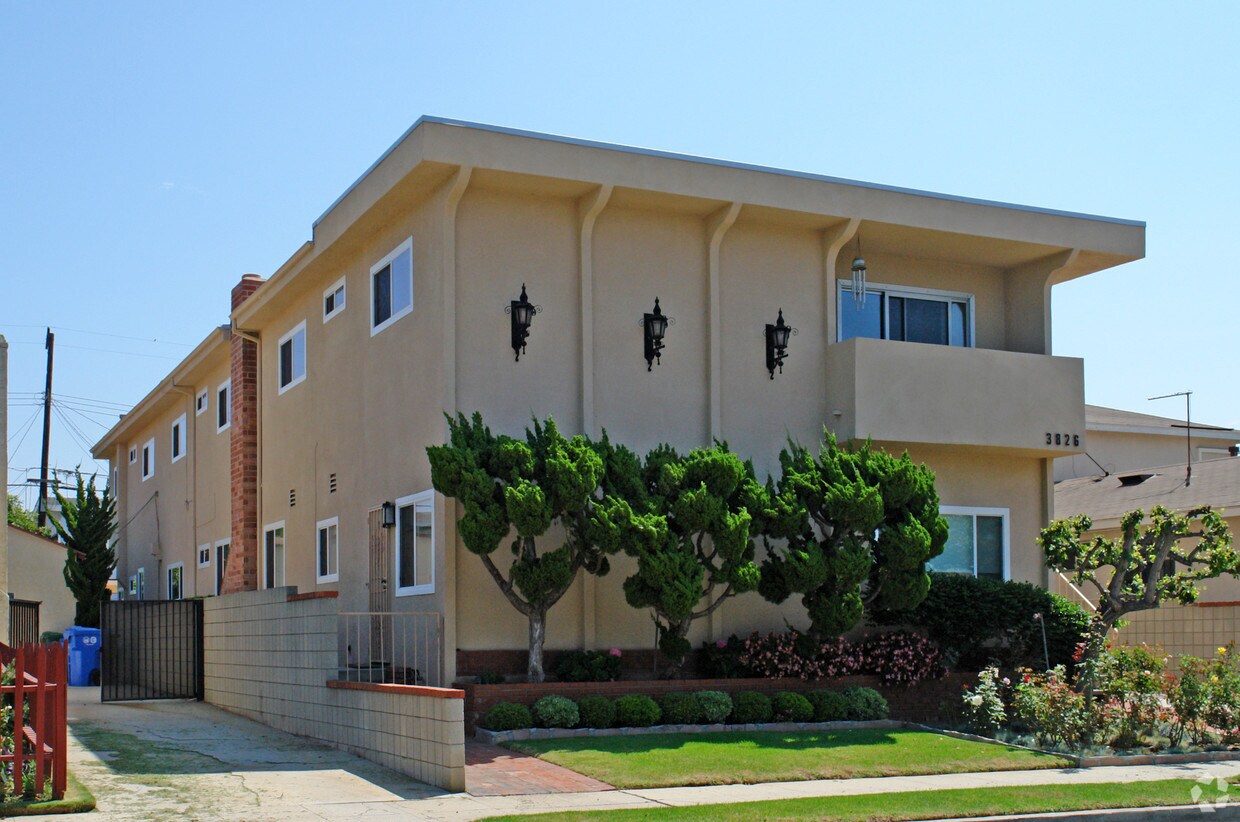 Building Photo - 3826 Huron Ave