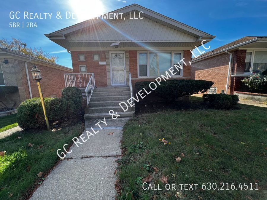 Primary Photo - ***5 BDRM / 2 BTH / FINISHED BASEMENT / 2 ...