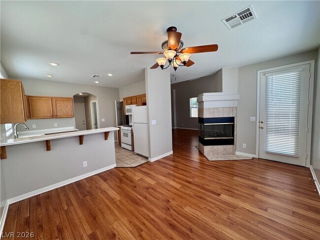 Foto del edificio - 1720 Warrenville St