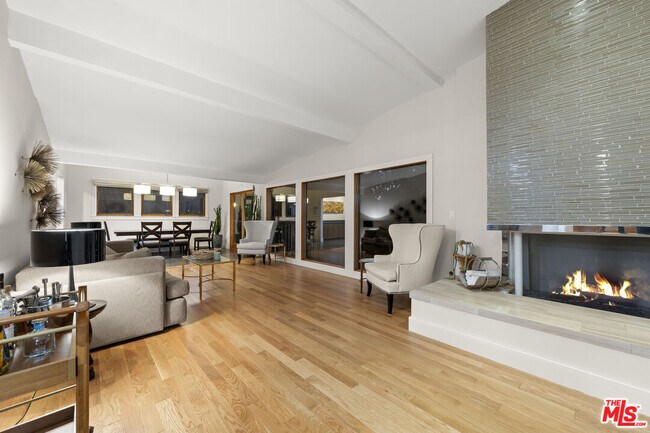 Foto del edificio - 2601 Nichols Canyon Rd