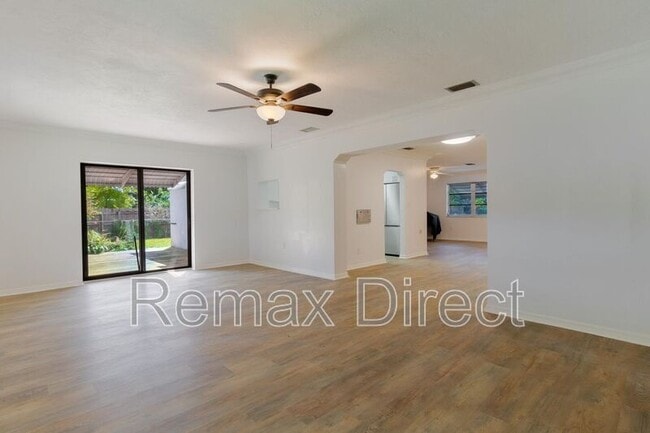 Foto del edificio - 4375 Forest Ln