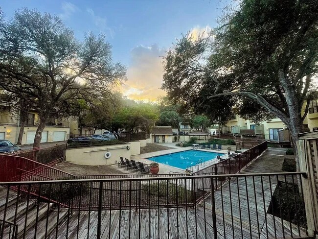 Foto del edificio - 8642 Fredericksburg Rd