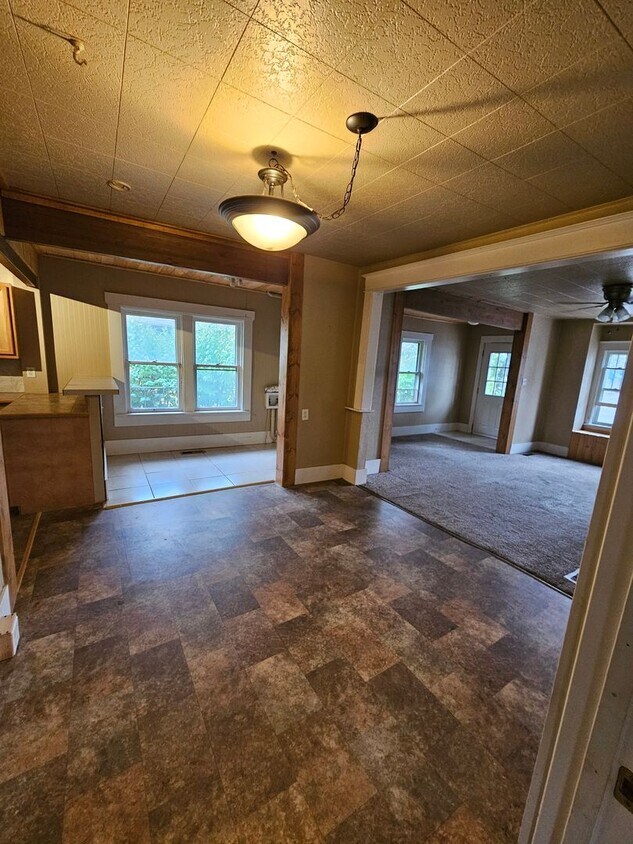 Primary Photo - Large 2bd 1 ba House with tons of storage