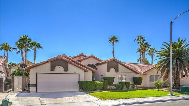 Foto del edificio - 1823 Adonis Ave