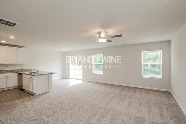 Building Photo - NEW Lower Rental Rate Leasing Special: Mar...