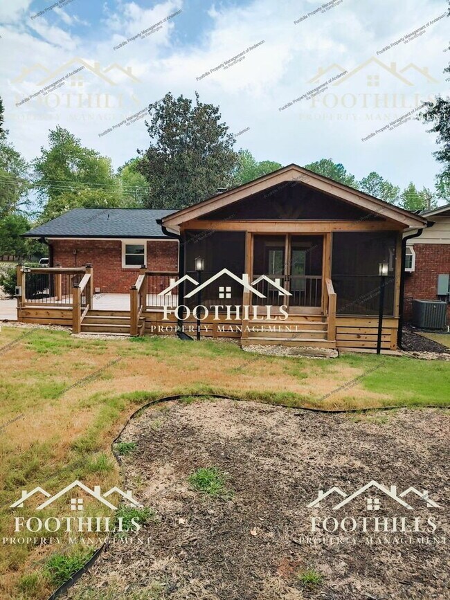 Building Photo - 202 Wedgewood Dr