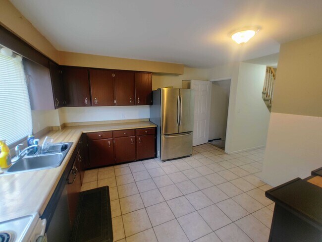 Building Photo - 745 Selkirk Rd