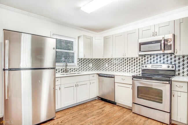 Building Photo - 2586 Williamsburg Dr