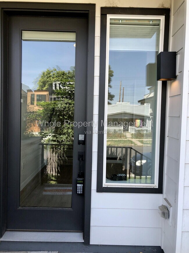 Foto del edificio - 3715 Jason St
