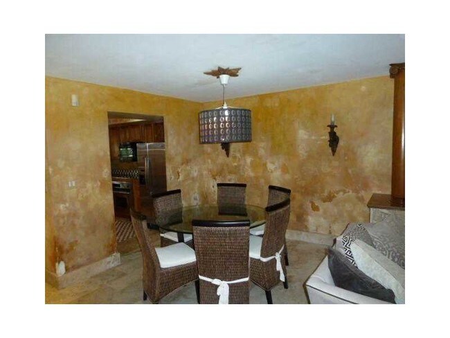 Foto del edificio - 2211 NE 123rd St