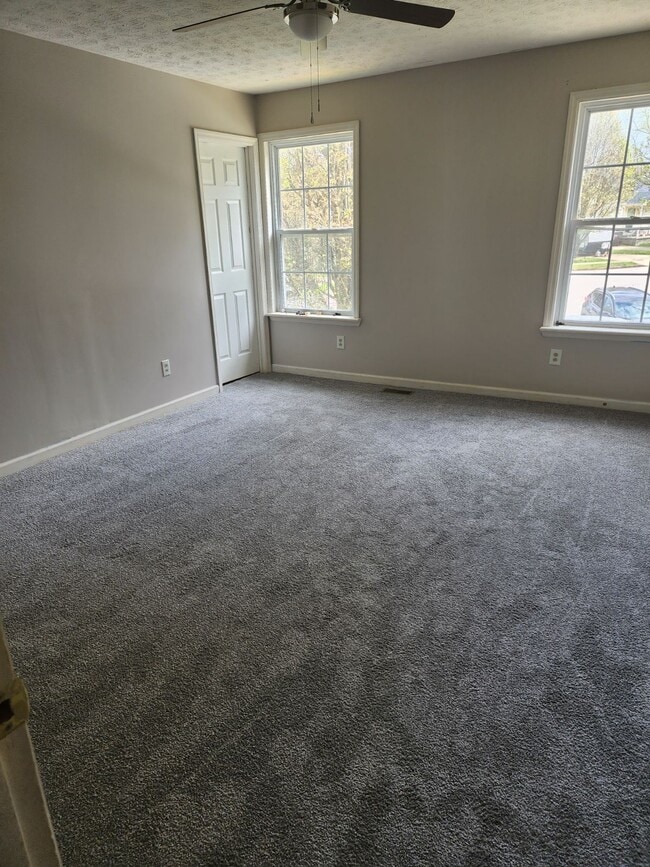 Foto del edificio - 225 Maple Leaf Ln