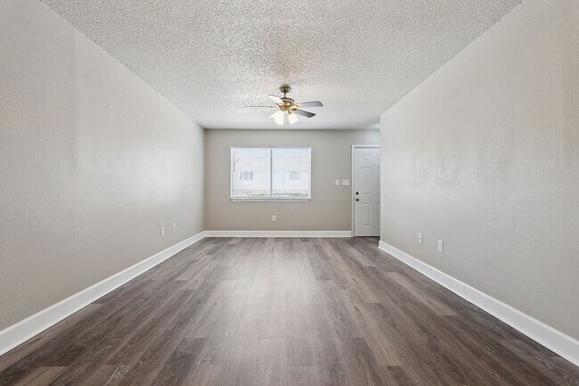 Foto del edificio - Beautifully Updated 2BR/1.5BA Altamonte Springs Townhome with Modern Finishes