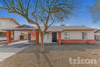 Building Photo - 313 W Nopal Pl
