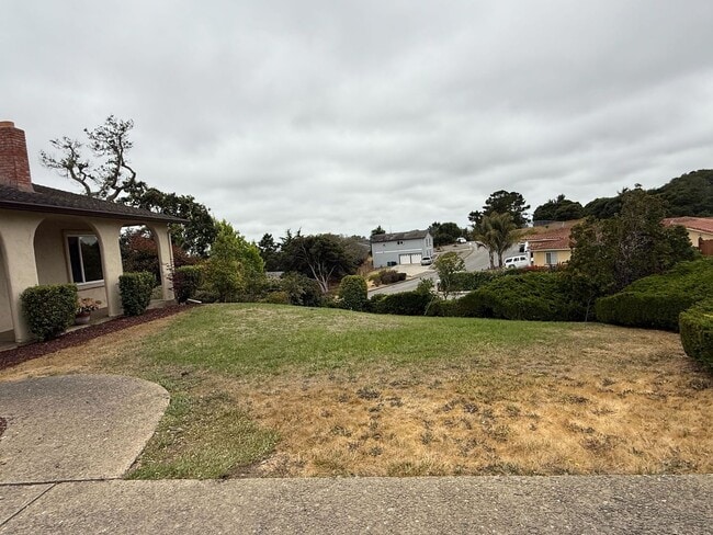 Building Photo - Coming availble soon!!! Tranquil Oak Hills...
