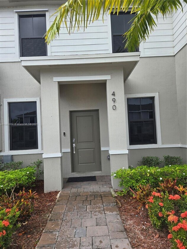 Foto principal - 490 NE 12th St
