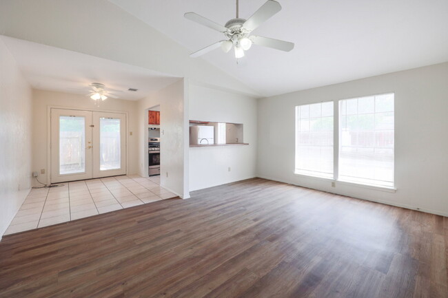 Foto del edificio - Adorable 3-Bedroom Duplex in Prime Austin ...
