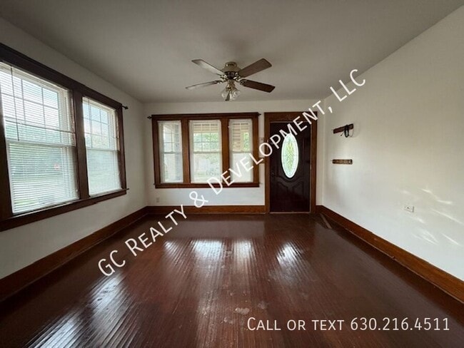 Foto del edificio - 454 Moseley St