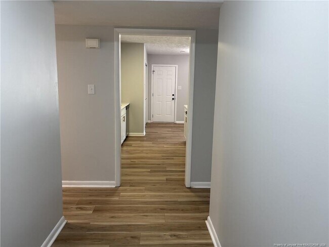 Foto del edificio - 7212 Reedy Creek Dr