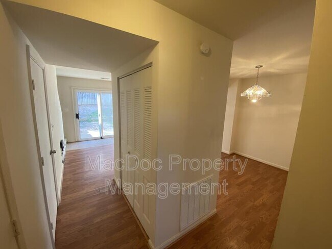 Building Photo - 108 Kings Mill Dr