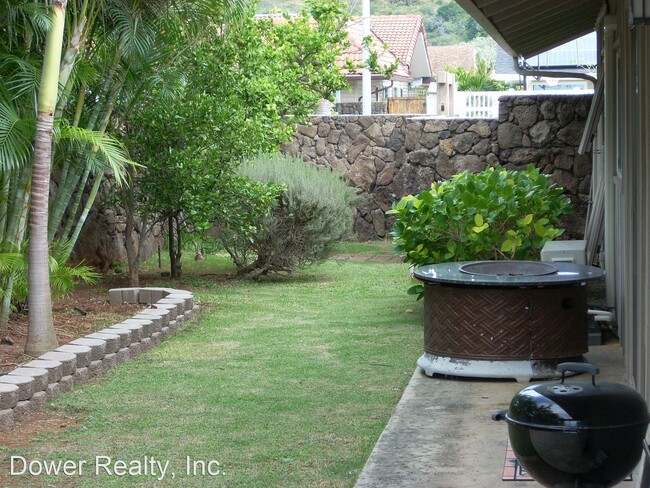 Building Photo - 4 br, 3.5 bath House - 6969 Niumalu Loop