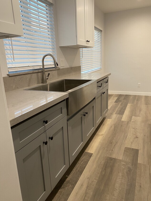 Foto principal - 877 W Wilson St