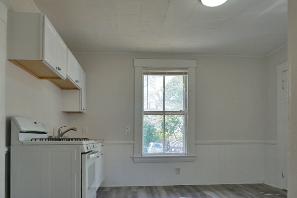 Building Photo - 35 Maple St