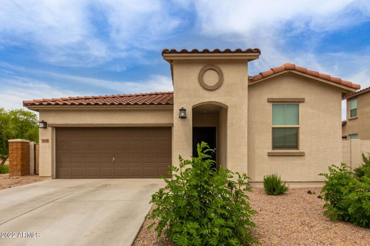 Primary Photo - Gorgeous Home in Casa Grande