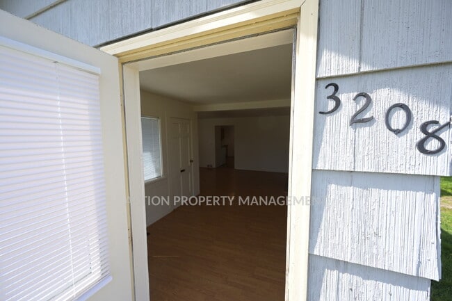 Building Photo - 3 bed 1 bath home in Port Angeles