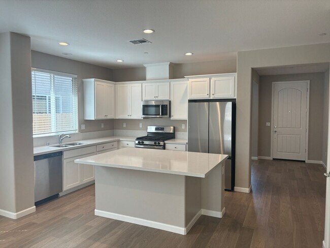 Building Photo - Brand New Three bedroom Home