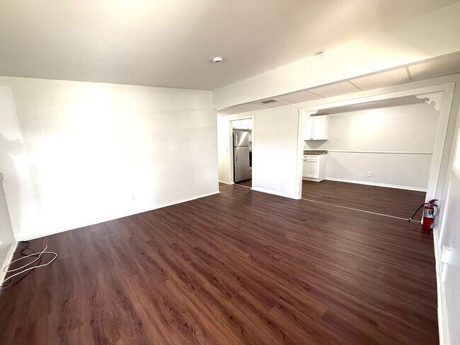 Building Photo - Charming 3-Bedroom, 2-Bath Duplex for Rent...