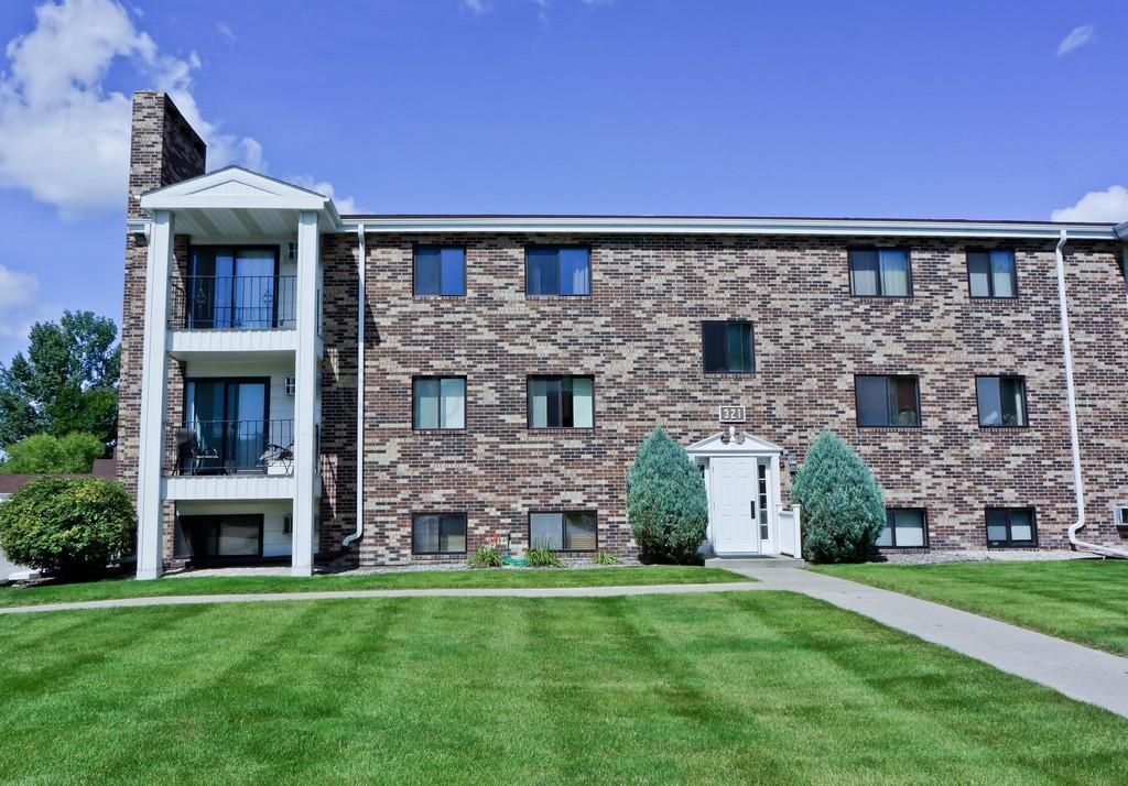 Outside of building - 341 Prairiewood Cir S