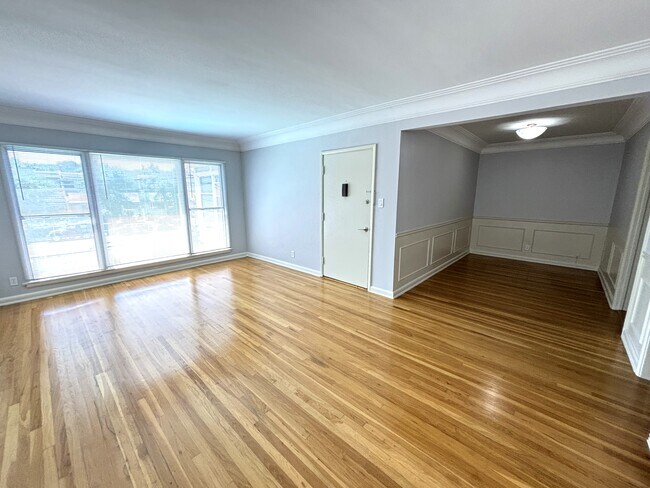 Building Photo - 11747 Moorpark St