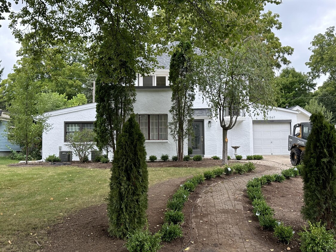 Primary Photo - 1567 Evergreen Ln
