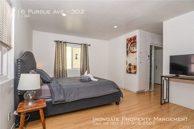 Building Photo - 1716 Purdue Ave - 302 - 1 bed, 1 full bath