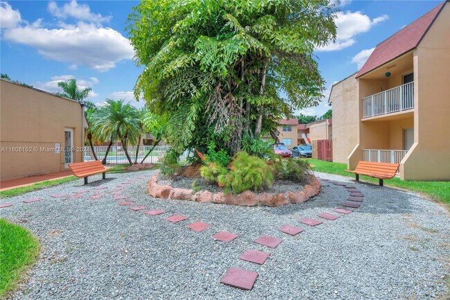 Building Photo - 9970 N Kendall Dr