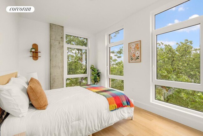 Foto del edificio - 585 Argyle Rd