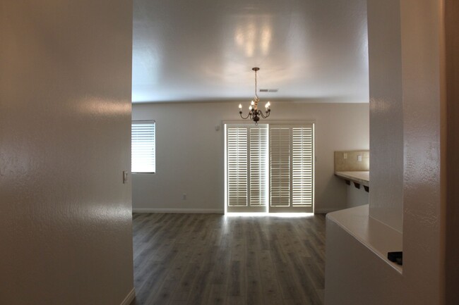 Foto del edificio - Home in Northwest Bakersfield with Solar!