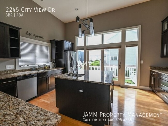Building Photo - 2245 City View Dr