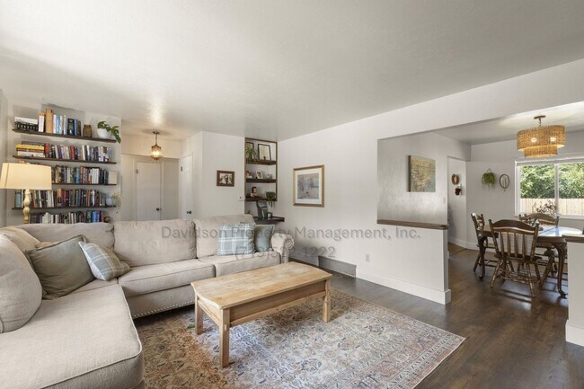 Foto del edificio - Stunning 3 Bedroom House Located in Easter...