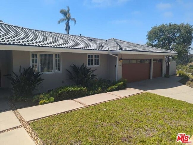 Building Photo - 1156 Las Pulgas Pl