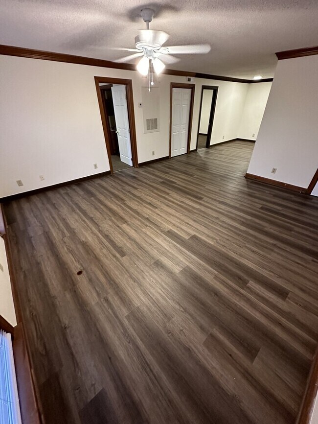 Building Photo - 3520 Ivy Commons Drive Unit 202