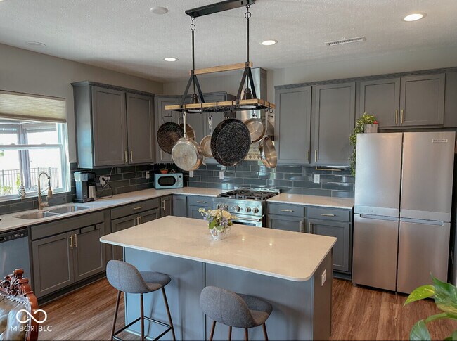 Foto del edificio - 6773 Highland Way
