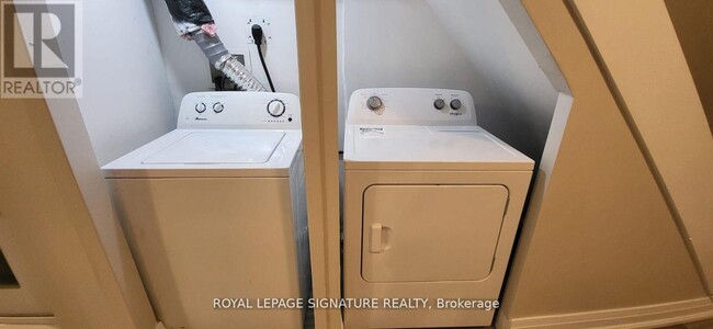 Building Photo - 32 Albion St