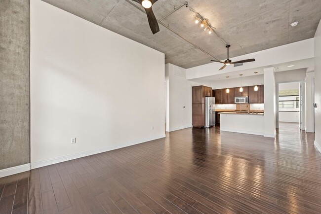 Building Photo - Modern 2 Bed + Office, 2 Bath Rental - Pri...
