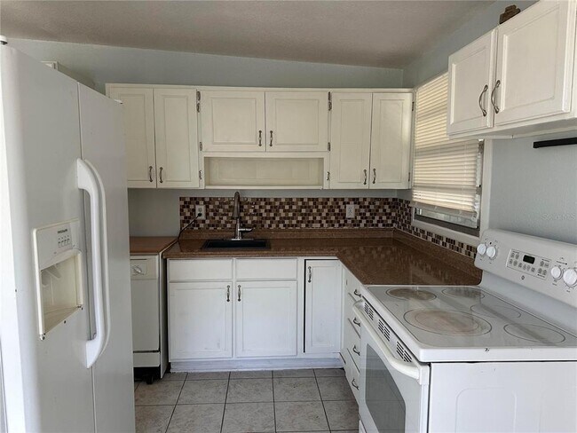 Foto del edificio - 9571 83rd Street N