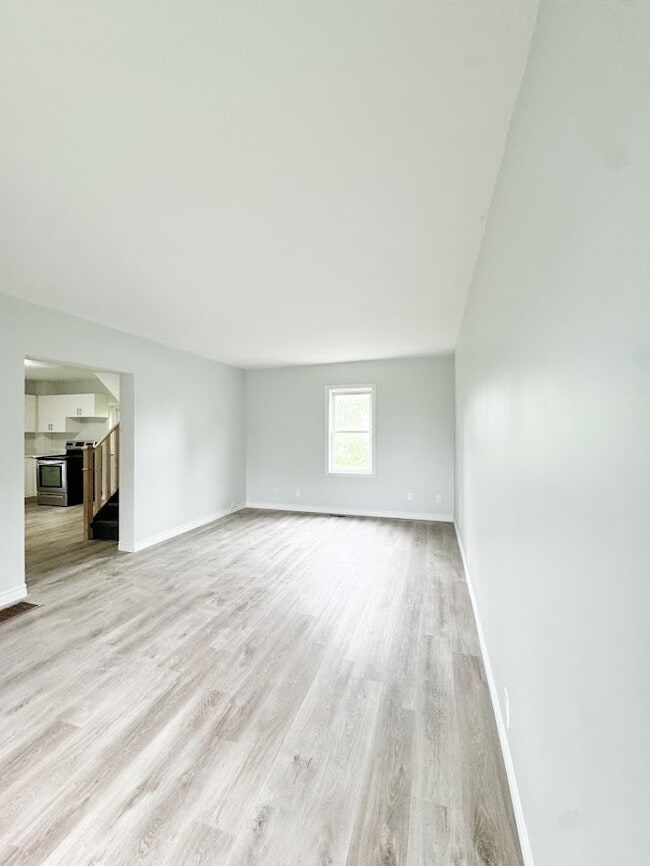 Building Photo - 87a Balsam St
