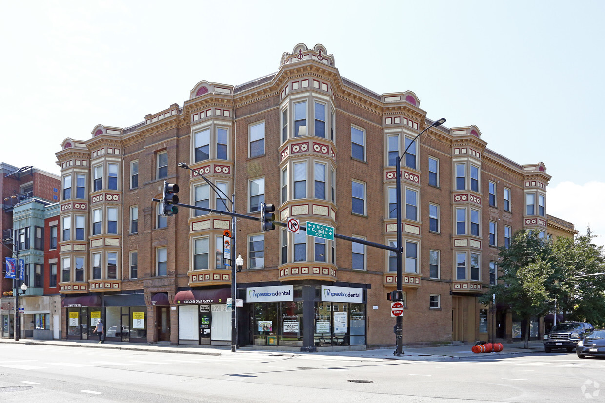 Primary Photo - 3264-3270 N Clark St