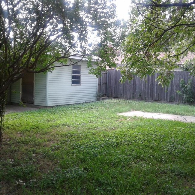 Building Photo - 5713 Highland Ave