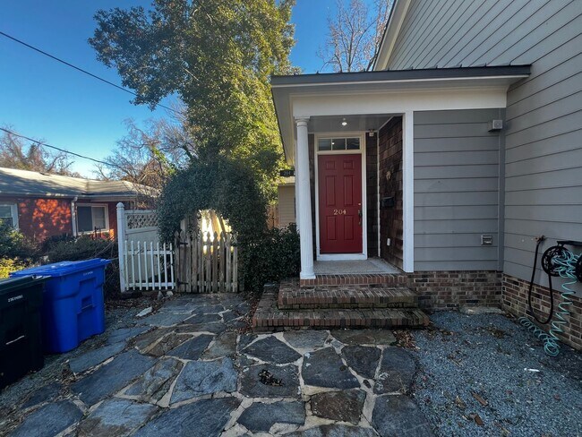 Foto del edificio - 204 Woodside Ave