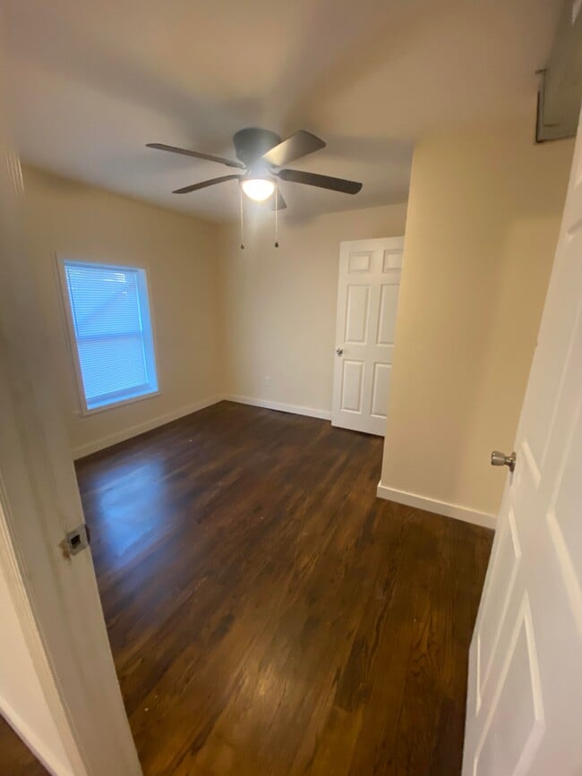 Building Photo - 1611 Nutwood St